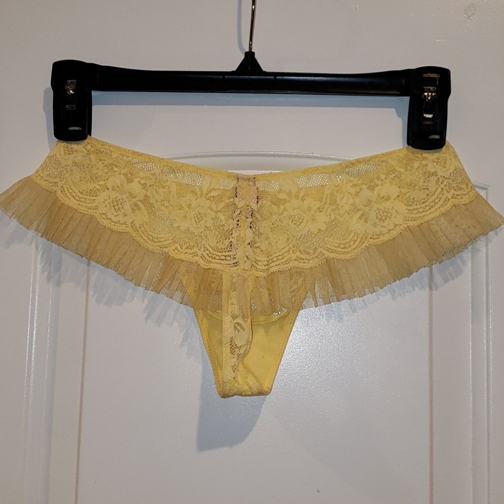 Victoria's secret  Panties - Picture 2 of 3